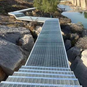 Exquisite Workmanship Outdoor Stair Treads Anti-slip Plate Steel Security Iron Grate Galvanized Walkway Grating